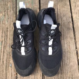 All Black Nike Huaraches 6Y